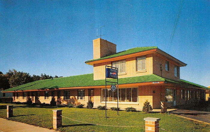 Brikcrete Motel - Vintage Postcard